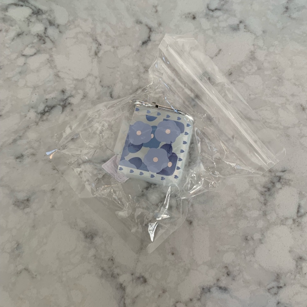 Flower Pattern Case Compatible With AirPods - Picture 2 of 2